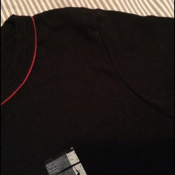 Brandy Melville — NYC Cropped Baby Tee - Picture 5 of 5